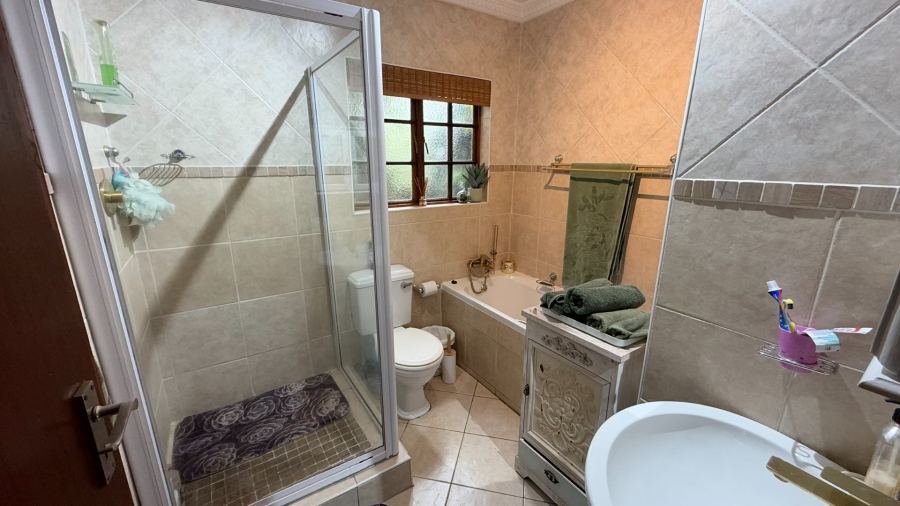 4 Bedroom Property for Sale in Langenhovenpark Free State